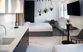 Ur4N Apartment - Heltmana